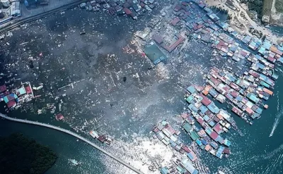 Yüzen kasabada yangın çıktı, 1000 ev yok oldu